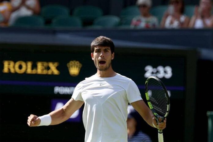 Carlos Alcaraz seguindo os passos do lendário tenista e também testimonee da Rolex, Roger Federer, para defender seu título em Wimbledon.