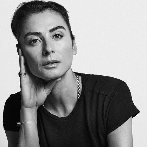 Designer de joias Francesca Amfitheatrof da Louis Vuitton.