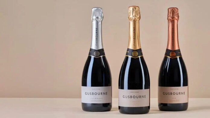 Garrafas de espumante Gusbourne 2015 Vintage.